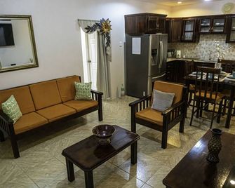 Private 2 bedroom with patio and laundry - Longdenville - Pokój dzienny