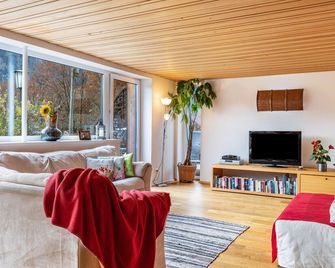 Ferienhaus am Berg - 슈네파우 - 거실