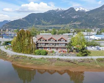 Squamish Adventure Inn - Squamish - Gebäude