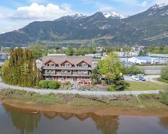 Squamish Adventure Inn - Squamish - Gebäude