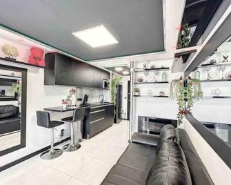 C12 Deluxe - Agde - Kitchen