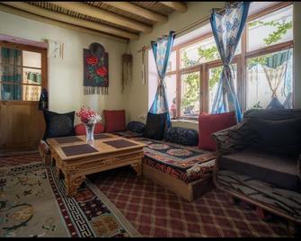 Sia La Guest House - Leh - Pokój dzienny