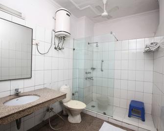Moskva Hotel - Madurai - Phòng tắm