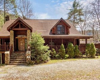 Cashiers Creek Front True Log 4,300 Sqft Mountain Lodge, Ev Charger + Fiberoptic - Mountain Rest - Building