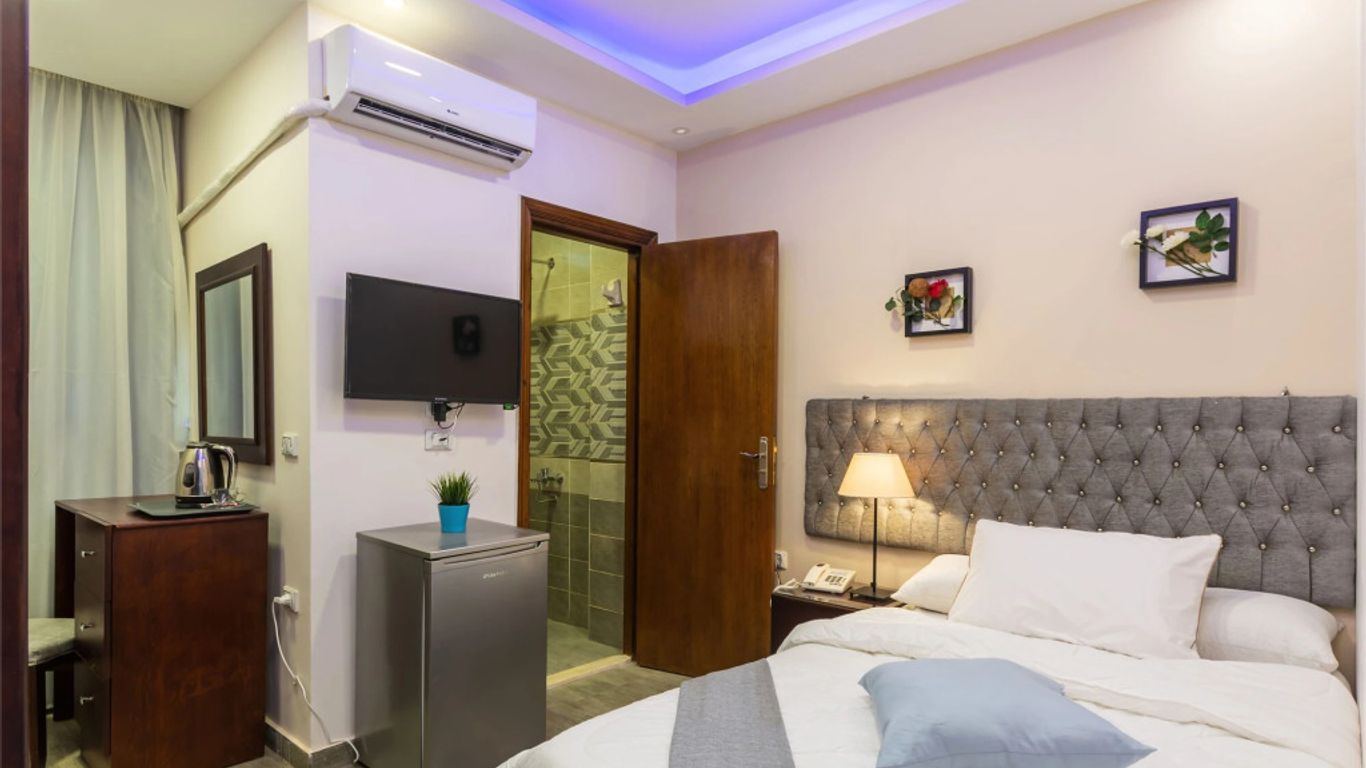 Pyramids Village Inn