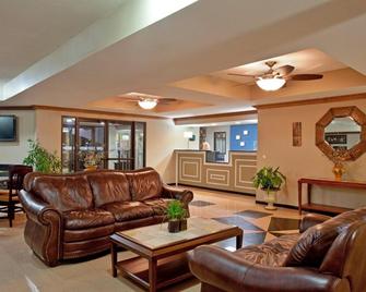 Holiday Inn Express & Suites Three Rivers - Three Rivers - Вітальня