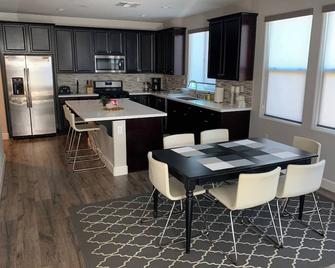Hi-End Three Bedroom Spacious House, 2.5 Miles From Ucd - Davis - Kitchen