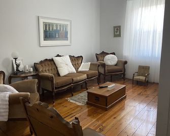 100 Year Old Renovated Stone Cottage - Clare - Living room
