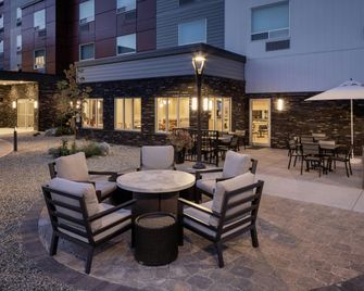 TownePlace Suites by Marriott West Kelowna - West Kelowna - Innenhof
