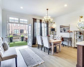 Charming Savannah Townhome - 1 Block to Riverwalk! - Savannah - Dining room