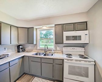 Pet-Friendly And Peaceful Northern Michi - Newberry - Kitchen