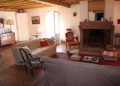 Large 18th century Basque house restored 16 to 20 people - Saint-Jean-Pied-de-Port - Living room