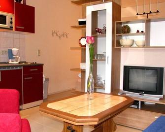 Holiday apartment D | Studio | 1-4 pers. - Bad Salzungen - Wohnzimmer