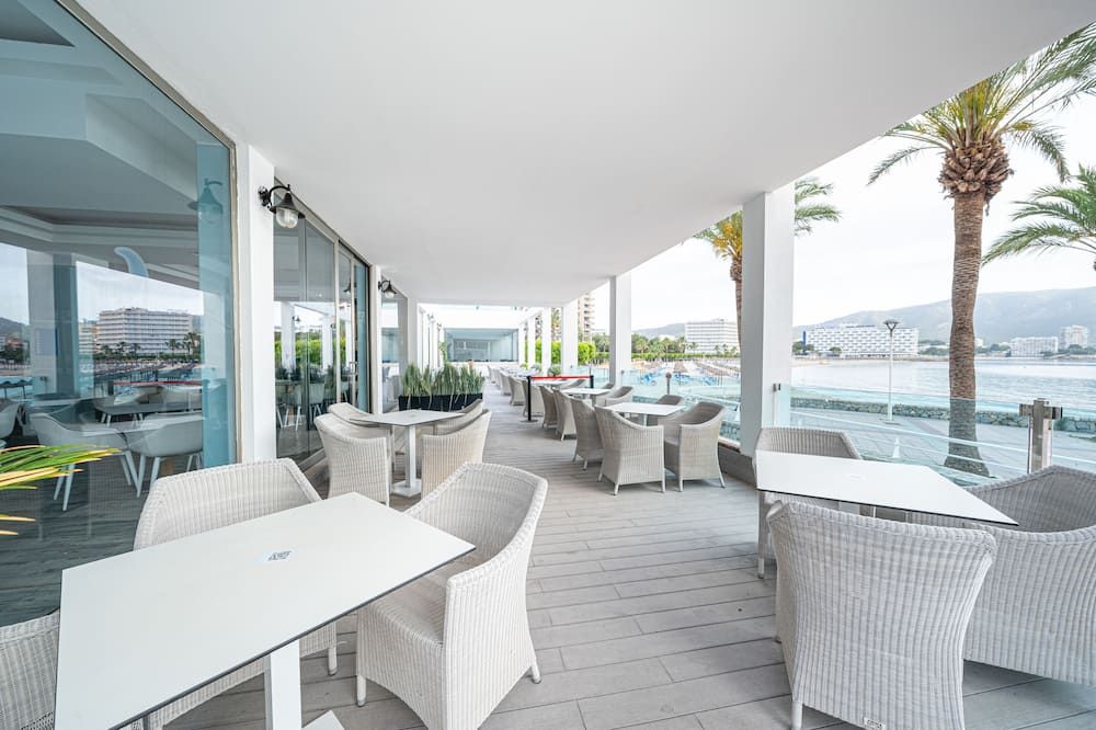 هوتل سيرامار كومودورو بلايا - بالما نوفا - مطعم