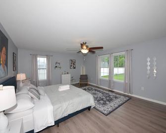 Charming 3-bedroom house with AC, WiFi in enchanting Lewes Close to beaches - Lewes - Bedroom