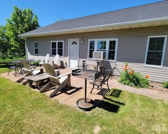 Cozy Cabin on Lake Mary, Private Lake Lot - Alexandria - Innenhof