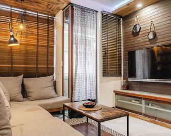 Chic 1BR Retreat: Steps to Rasfannu Beach & Malé’s Best - Malé
