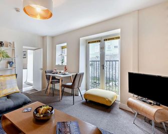 Riverside Apartment in the heart of the Harbour Town of Aberaeron - Aberaeron - Wohnzimmer