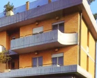 Hotel San Crispino - Monte San Giusto - Budova