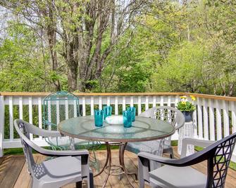 Pet-Friendly Black Mountain Vacation Home with Deck - Black Mountain - Balcony