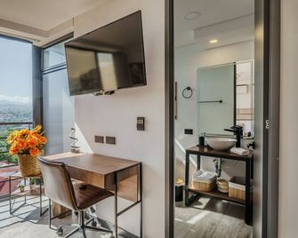 Epic Suites x Ahead - Pereira