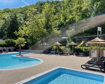 Camping Avec Piscine et Rivière à Tournon sur Rhône Ardèche 'Les Foulons' - Tournon-sur-Rhône