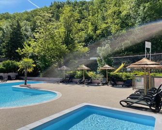 Camping Avec Piscine et Rivière à Tournon sur Rhône Ardèche 'Les Foulons' - Tournon-sur-Rhône