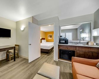 Comfort Inn Beach/Boardwalk Area - Santa Cruz - Bedroom
