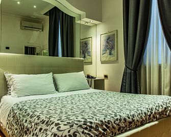 Hotel Canova - Rome - Bedroom