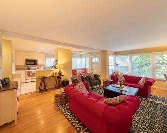 Aurora Park Cottages - Calistoga - Sala de estar