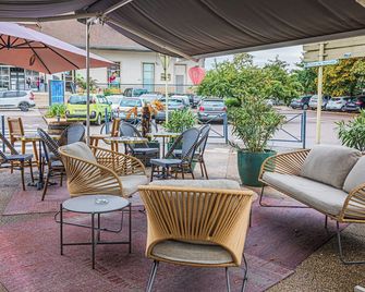 Hôtel de France - בון - פטיו