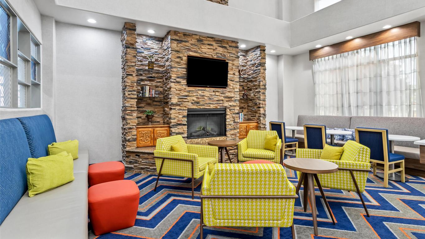 Hampton Inn & Suites Farmington