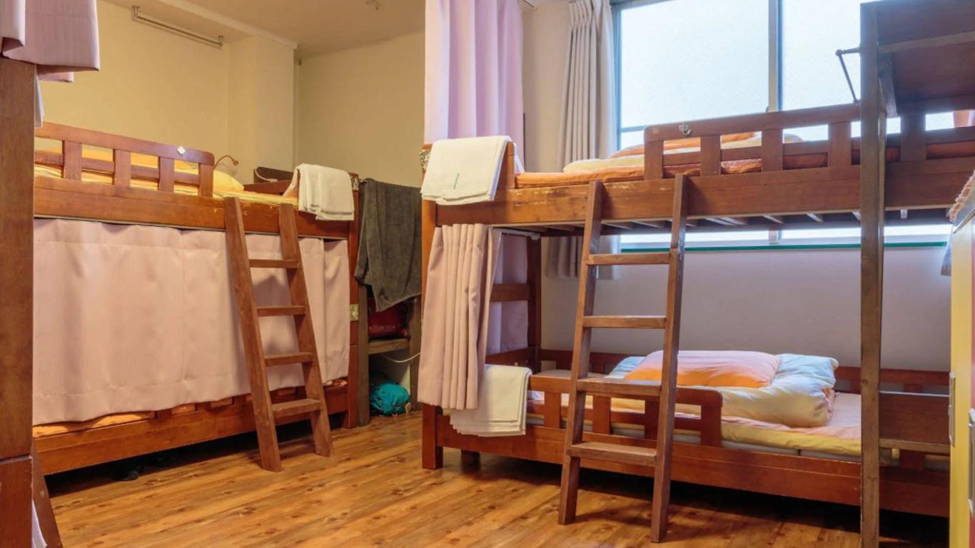 J-Hoppers Osaka Guesthouse