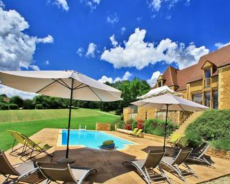 House for 12 people with private heated pool near Sarlat - La Chapelle-Aubareil - Piscina