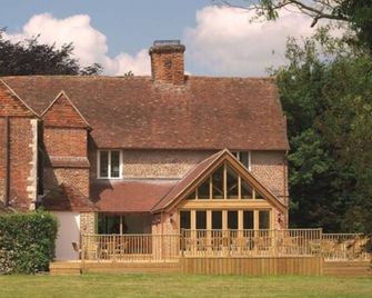 Howfield Manor Hotel - Canterbury - Building