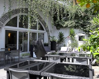 Caffè dell'Arte Boutique Rooms Locarno - Locarno - Patio