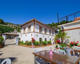 Hotel Bebej Tradicional - Gjirokastër