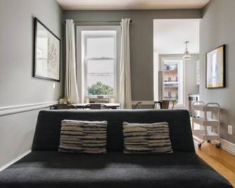 Private 3br Apartment In Prime Park Slope, Brooklyn. Beautifully Renovated! - Brooklyn - Living room