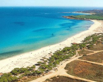 Villa Rosa, Budoni. Independent villa 150 meter from the beach, free wi-fi , A/C - Budoni - Strand