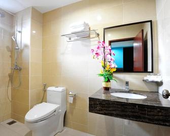 Hallmark Express Hotel - Malacca - Bathroom