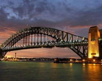 Bondi Beach Break Fab Studios - roof top pool excellent monthly rates - Bondi - Edificio