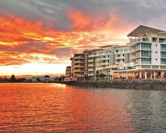 Ramada Hotel & Suites by Wyndham Ballina Byron - Ballina - Gebäude