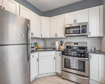 Retreat Suite 3 - Modern Getaway - Grand Rapids - Kitchen