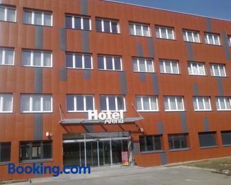 Hotel Arena - Chomutov - Edificio