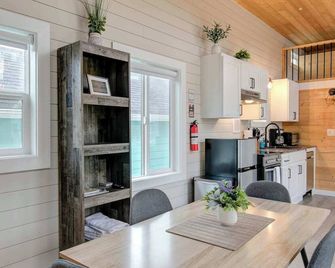 Cozy Loft Tiny House by Ocean Spray Beac - Grayland - Comedor