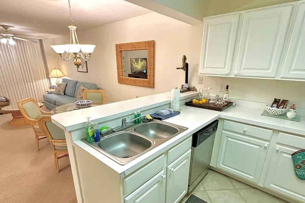 Lovely Cozy Condo In A Tropical Oasis Centrally Located ! - فورت ميرس - مطبخ