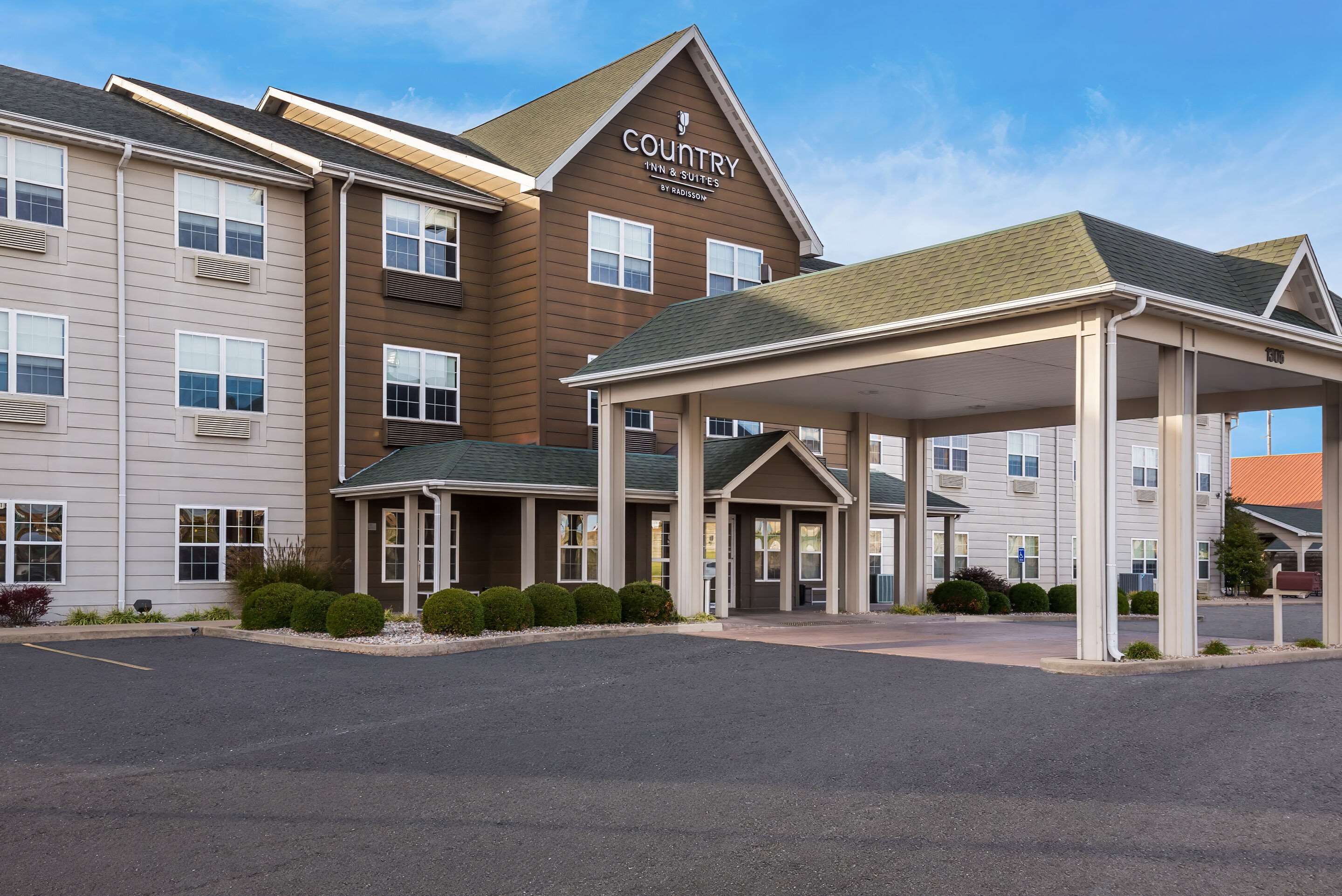 Country Inn & Suites by Radisson, Marion, IL - Marion - Edificio