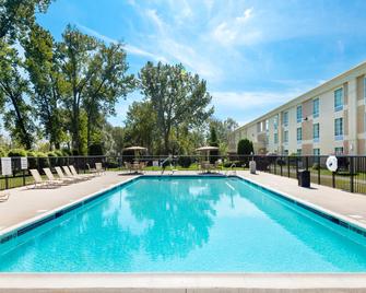 Holiday Inn Johnstown-Gloversville - Johnstown - Pool