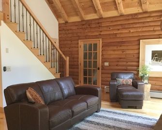 Beautiful Log Cabin in Weston, VT - Weston - Living room