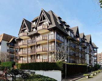 Charmant 3 pièces avec jardin à 5mn de la plage - Deauville - Gebäude